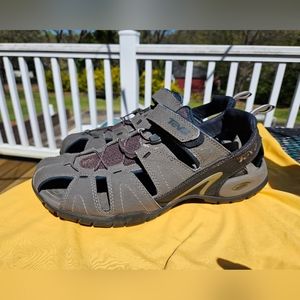 EUC teva forebay  sandals, mens size 11